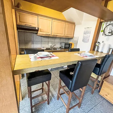 Apartment 2 In Ruhigem Haus By Interhome